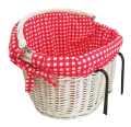 kosz rowerowy z garbem z wikliny wiklinowy ecru obszycie czerwone w kratkę.png